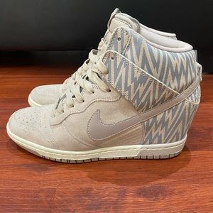 Nike Womens 9.5  Dunk Sky Hi Wedge Sneakers Shoes 543258 003